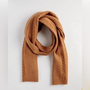 162. Center Cable Knit Scarf